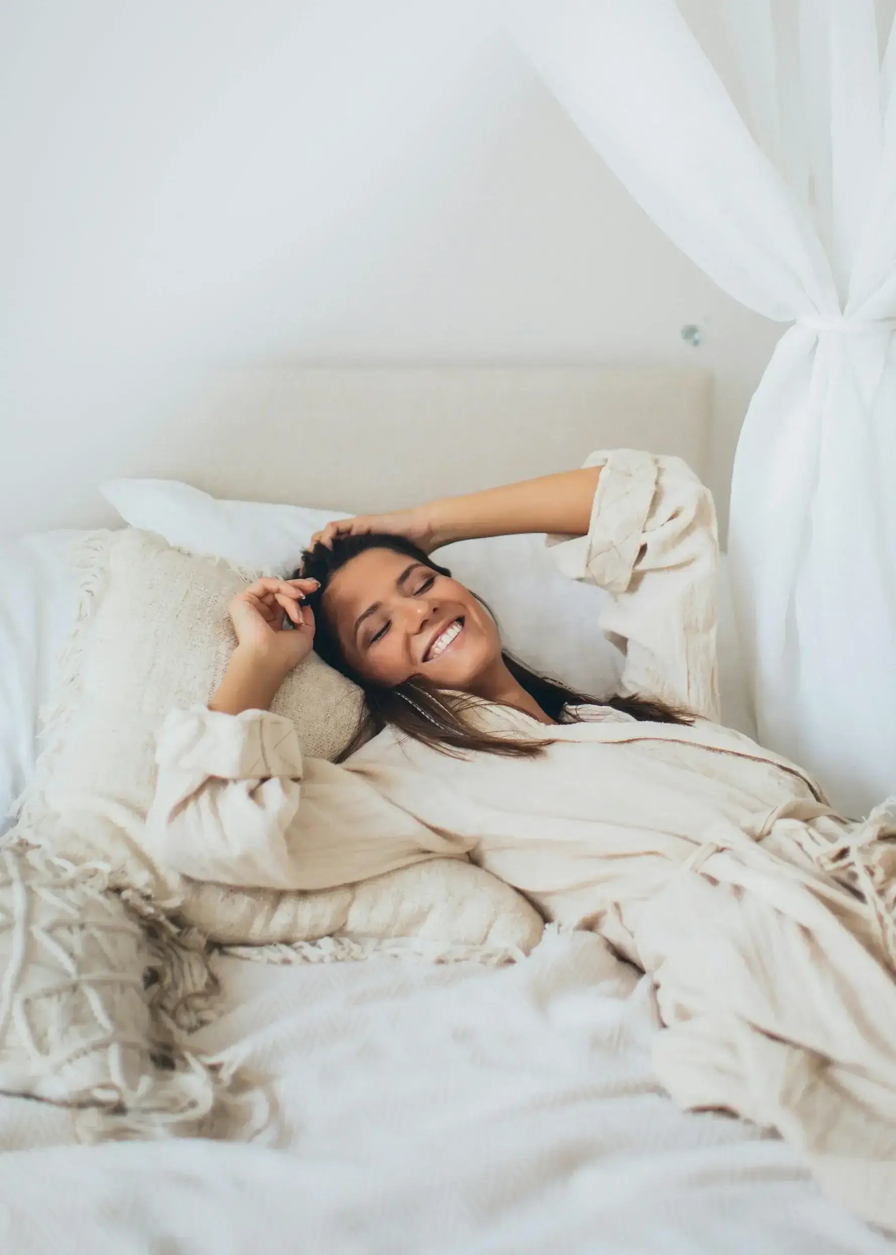 Modelo recien despierta tras noche de descanso con pleniage pro calm