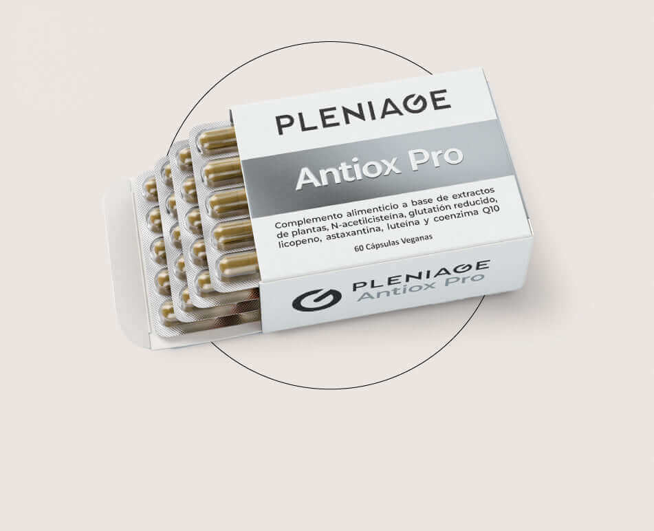 plantas con NAC N-acetilcisteina, glutation, licopeno, astaxantina, luteina, coenzima Q10 - cQ10 - estuche abierto mostrando 4 blisters de 15 capsulas sobre circulo decorativo de fondo