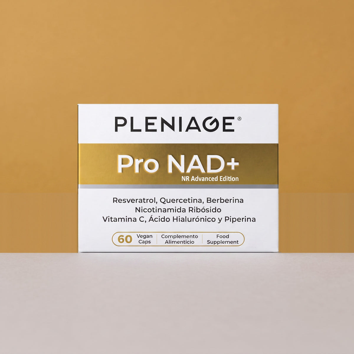 Caja de PLENIAGE PRO NAD+ NR Advanced Edition sobre suelo gris claro con pared dorada de fondo